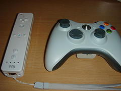 Wiimote & Xbox pad by nuklr.dave, on Flickr